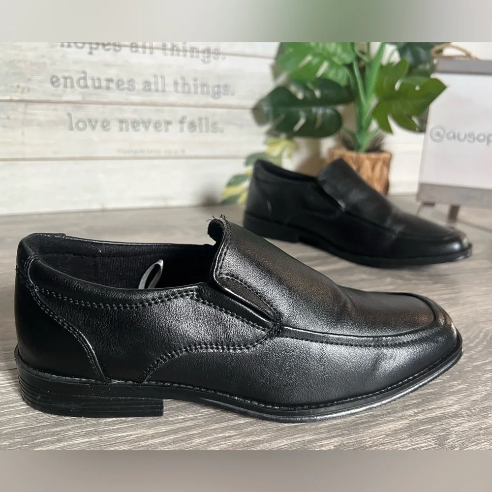 Nordstrom Rack Kids’ Wesson Classic Black Slip-On Loafer Dress Shoes. Size 2